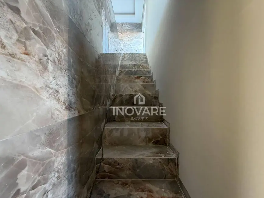Casa com 4 quartos à venda, 250m2 em Itumbiara - GO - imagem 5 Foto 5 de Casa com 4 quartos à venda, 250m2 em Itumbiara - GO