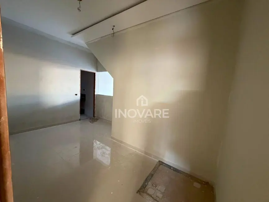 Casa com 4 quartos à venda, 250m2 em Itumbiara - GO - imagem 3 Foto 3 de Casa com 4 quartos à venda, 250m2 em Itumbiara - GO