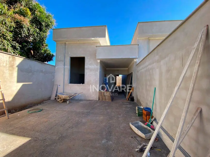 Casa com 3 quartos à venda, 180m2 em Itumbiara - GO - imagem 1 Foto 1 de Casa com 3 quartos à venda, 180m2 em Itumbiara - GO