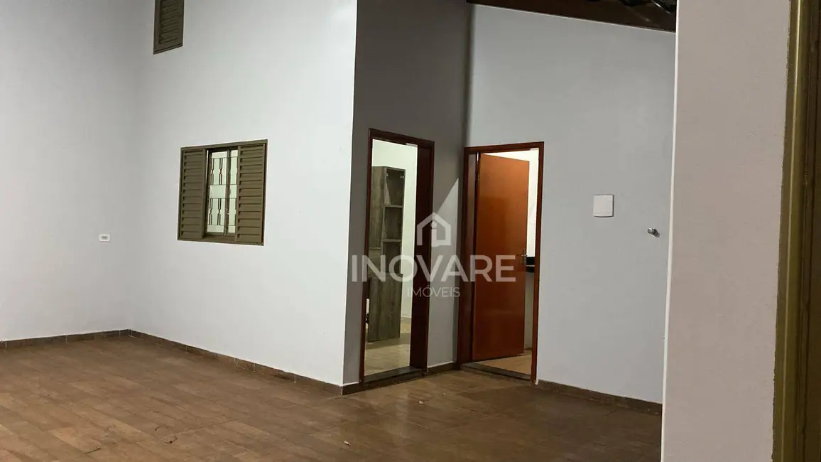 Casa com 3 quartos à venda e para alugar, 360m2 em Itumbiara - GO - imagem 3 Foto 3 de Casa com 3 quartos à venda e para alugar, 360m2 em Itumbiara - GO