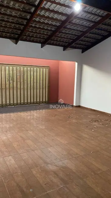 Casa com 3 quartos à venda e para alugar, 360m2 em Itumbiara - GO - imagem 2 Foto 2 de Casa com 3 quartos à venda e para alugar, 360m2 em Itumbiara - GO