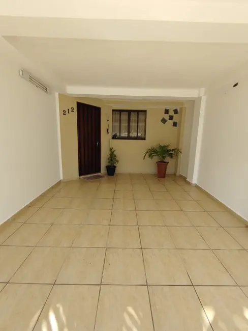 Sobrado com 3 quartos à venda, 180m2 em Jardim Las Vegas, Santo Andre - SP - imagem 4 Foto 4 de Sobrado com 3 quartos à venda, 180m2 em Jardim Las Vegas, Santo Andre - SP