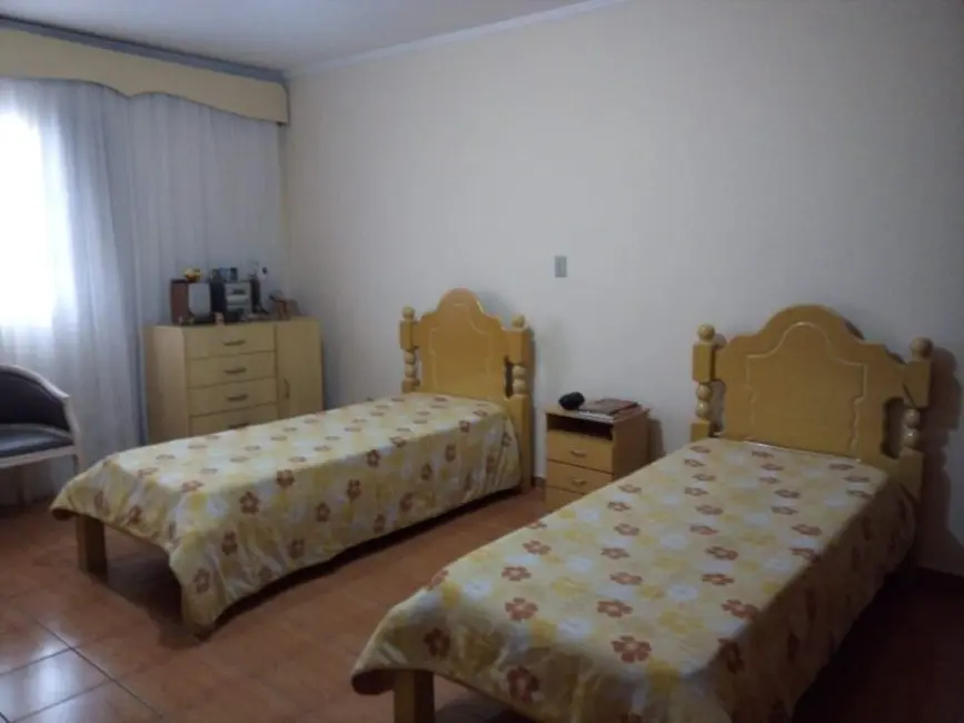 Sobrado com 3 quartos à venda, 168m2 em Jardim Bom Clima, Guarulhos - SP - imagem 4 Foto 4 de Sobrado com 3 quartos à venda, 168m2 em Jardim Bom Clima, Guarulhos - SP