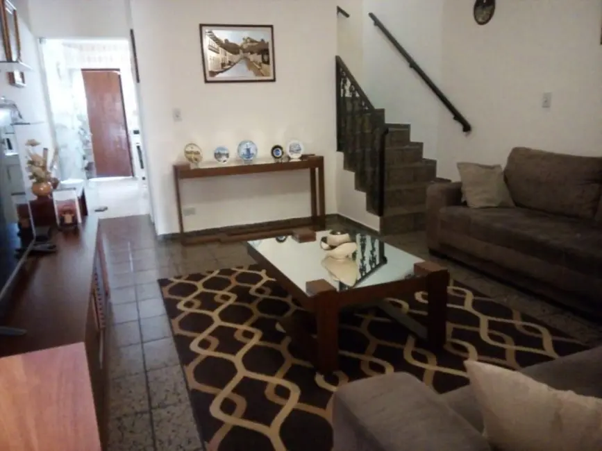 Sobrado com 3 quartos à venda, 168m2 em Jardim Bom Clima, Guarulhos - SP - imagem 9 Foto 9 de Sobrado com 3 quartos à venda, 168m2 em Jardim Bom Clima, Guarulhos - SP