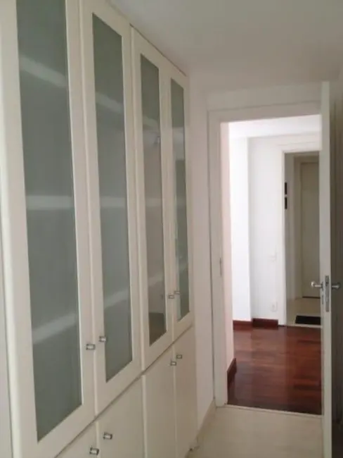 Apartamento com 4 quartos para alugar, 160m2 em Vila Andrade, São Paulo - SP - imagem 3 Foto 3 de Apartamento com 4 quartos para alugar, 160m2 em Vila Andrade, São Paulo - SP