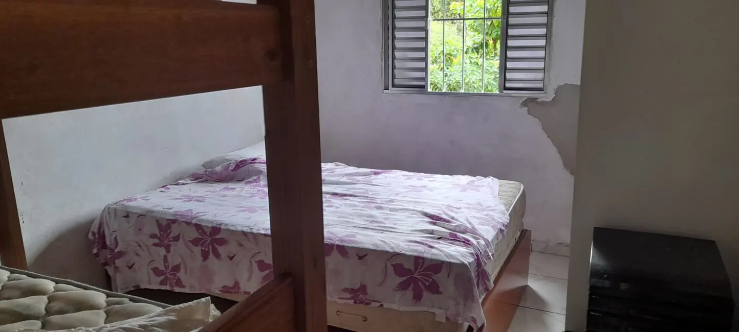 Chácara com 3 quartos à venda, 1580m2 em Centro, Sarapui - SP - imagem 8 Foto 8 de Chácara com 3 quartos à venda, 1580m2 em Centro, Sarapui - SP