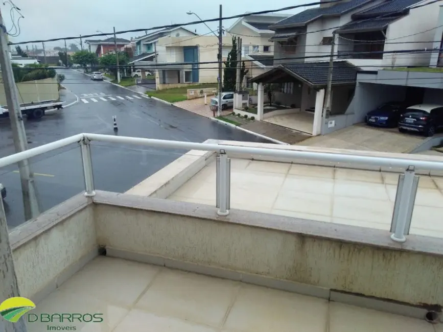 Foto 1 de Casa de Condomínio com 4 quartos à venda, 210m2 em Piracangaguá, Taubate - SP