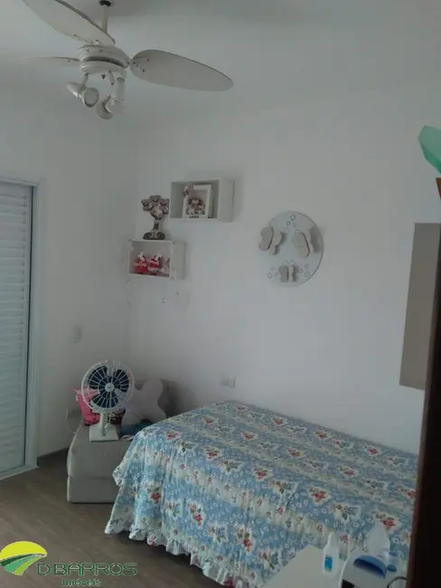 Foto 9 de Casa de Condomínio com 4 quartos à venda, 210m2 em Piracangaguá, Taubate - SP