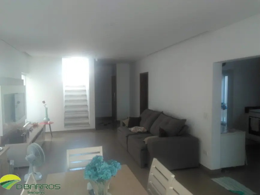 Foto 8 de Casa de Condomínio com 4 quartos à venda, 210m2 em Piracangaguá, Taubate - SP