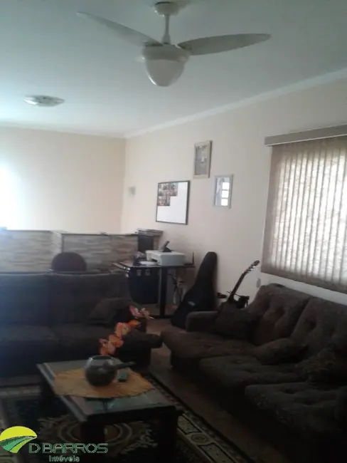 Foto 4 de Casa com 3 quartos à venda, 156m2 em Jardim Marieta, Taubate - SP