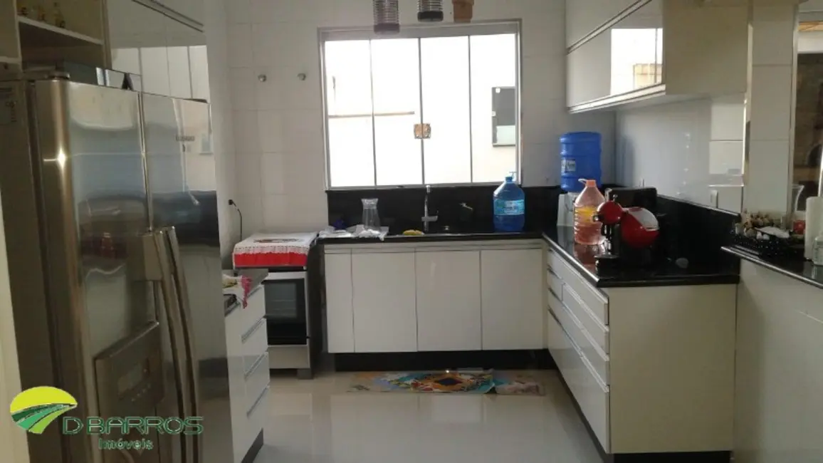 Foto 1 de Casa de Condomínio com 4 quartos à venda, 350m2 em Tremembe - SP