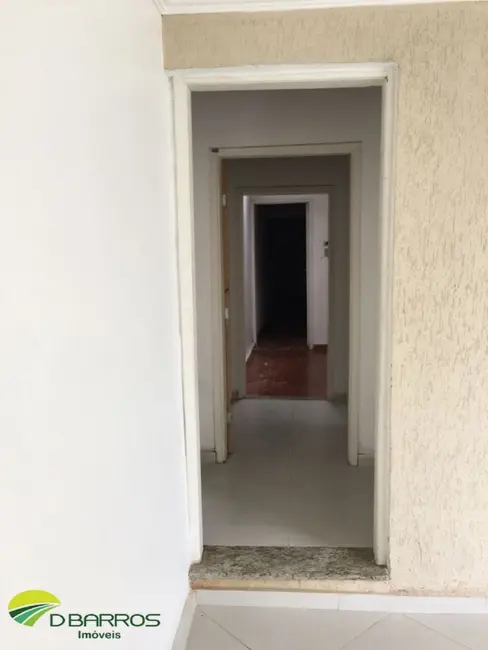 Foto 2 de Casa com 4 quartos à venda, 150m2 em Vila Nossa Senhora das Graças, Taubate - SP