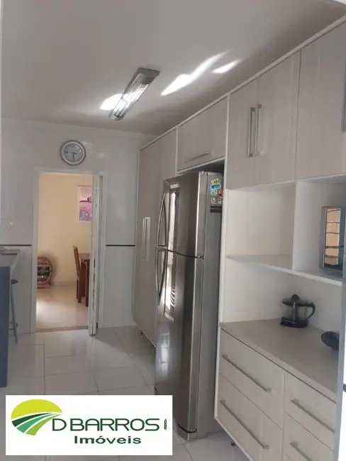 Foto 2 de Casa com 5 quartos à venda, 400m2 em Centro, Tremembe - SP