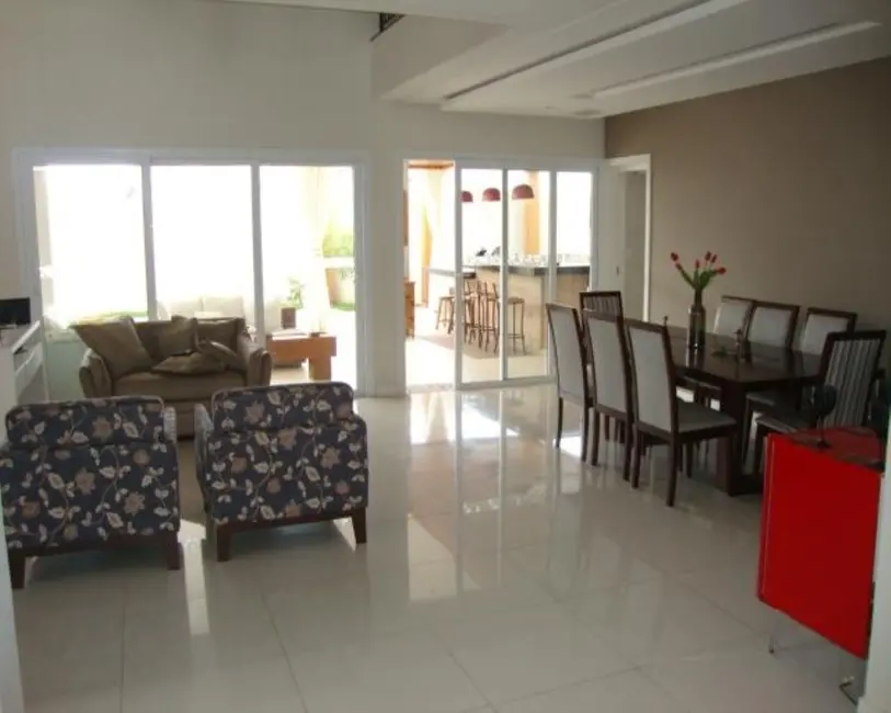 Foto 5 de Sobrado com 3 quartos à venda, 320m2 em Tremembe - SP