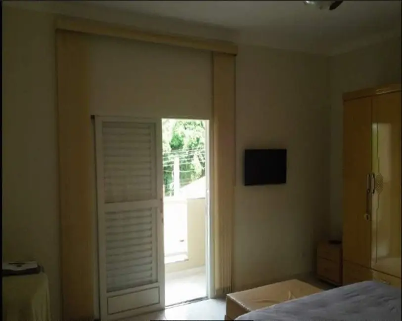 Foto 2 de Sobrado com 2 quartos à venda, 100m2 em Tremembe - SP