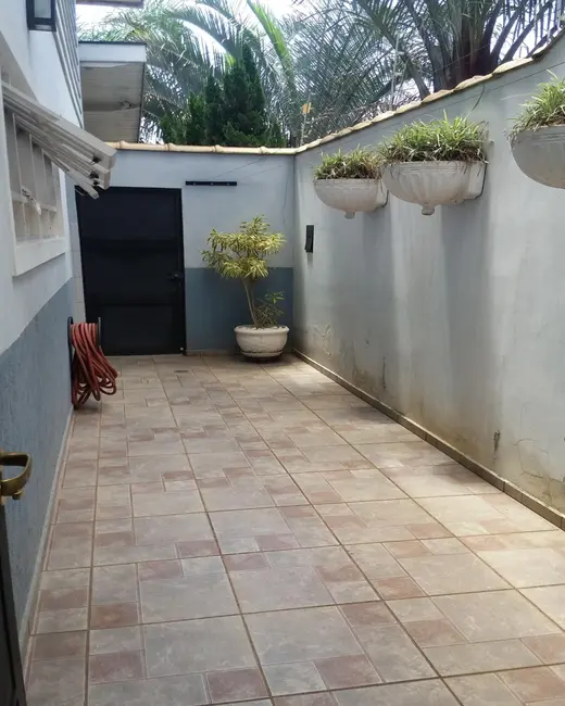 Foto 5 de Sobrado com 3 quartos à venda, 182m2 em Jardim das Bandeiras, Taubate - SP