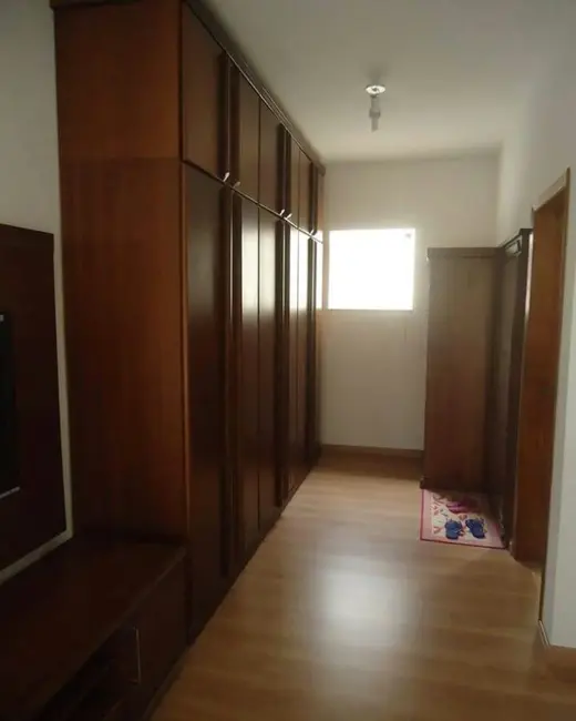 Foto 2 de Sobrado com 3 quartos à venda, 220m2 em Tremembe - SP