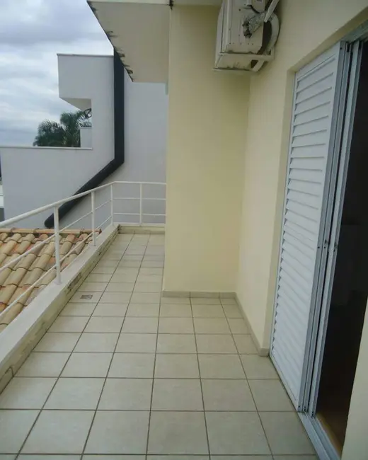 Foto 5 de Sobrado com 3 quartos à venda, 220m2 em Tremembe - SP