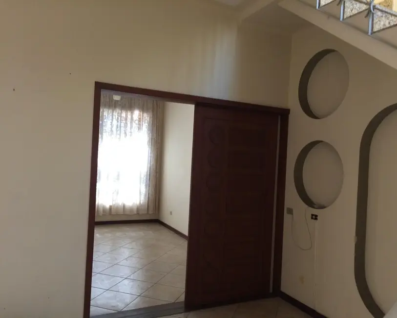 Foto 2 de Casa com 6 quartos à venda, 500m2 em Centro, Taubate - SP