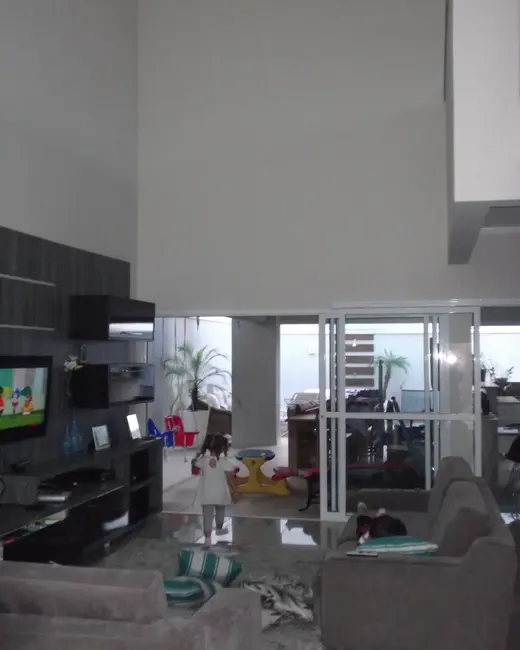 Foto 3 de Casa de Condomínio com 3 quartos à venda, 240m2 em Tremembe - SP