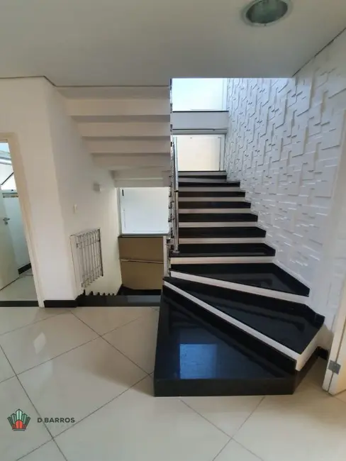 Casa de Condomínio com 3 quartos à venda, 300m2 em Jardim de Alah, Taubate - SP - imagem 6 Foto 6 de Casa de Condomínio com 3 quartos à venda, 300m2 em Jardim de Alah, Taubate - SP