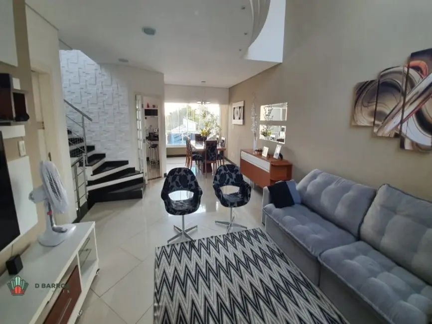 Casa de Condomínio com 3 quartos à venda, 300m2 em Jardim de Alah, Taubate - SP - imagem 3 Foto 3 de Casa de Condomínio com 3 quartos à venda, 300m2 em Jardim de Alah, Taubate - SP