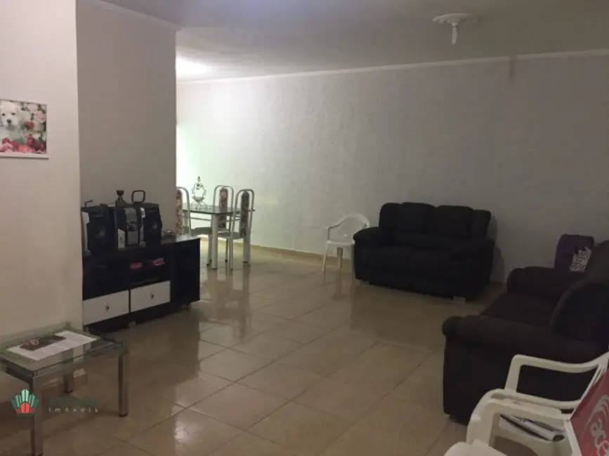 Foto 1 de Casa com 3 quartos à venda, 200m2 em Esplanada Santa Helena, Taubate - SP