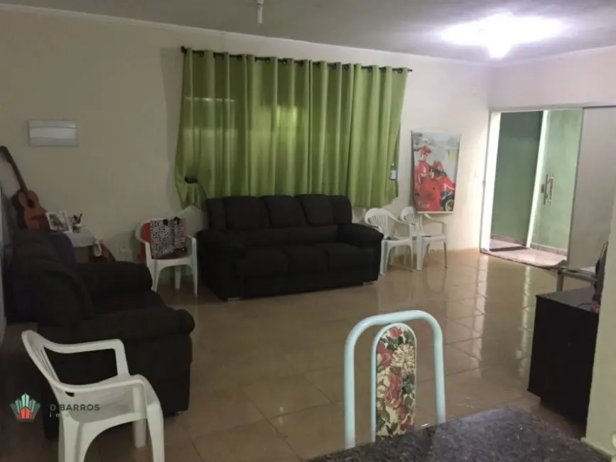 Foto 2 de Casa com 3 quartos à venda, 200m2 em Esplanada Santa Helena, Taubate - SP