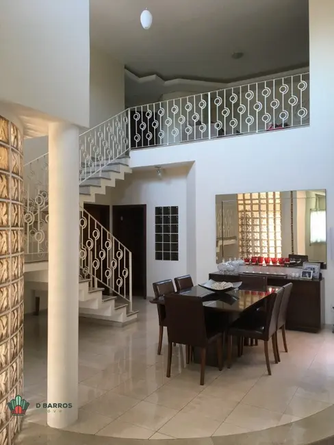 Casa de Condomínio com 6 quartos à venda, 350m2 em Vila São José, Taubate - SP - imagem 5 Foto 5 de Casa de Condomínio com 6 quartos à venda, 350m2 em Vila São José, Taubate - SP