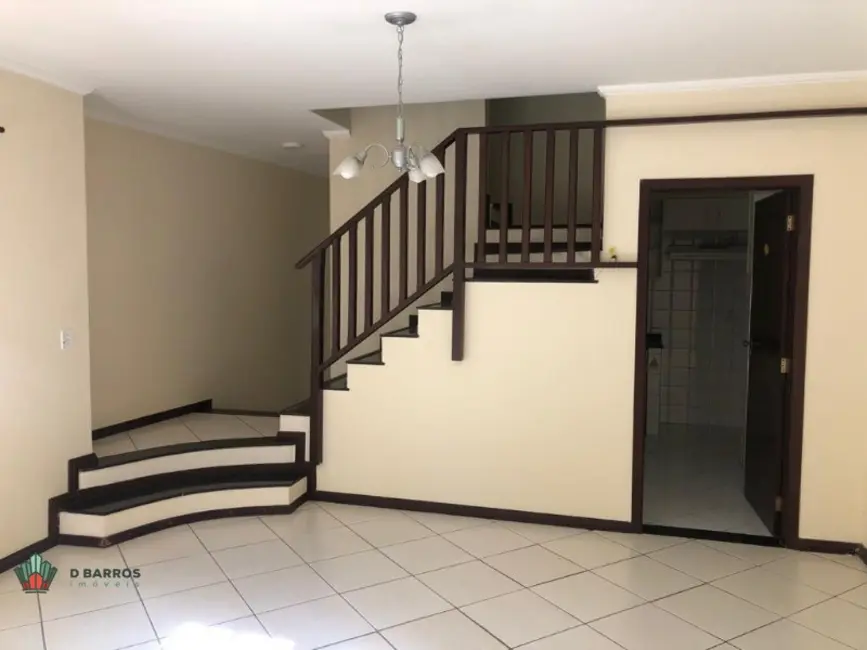 Foto 2 de Casa de Condomínio com 3 quartos à venda, 216m2 em Jardim Independência, Taubate - SP