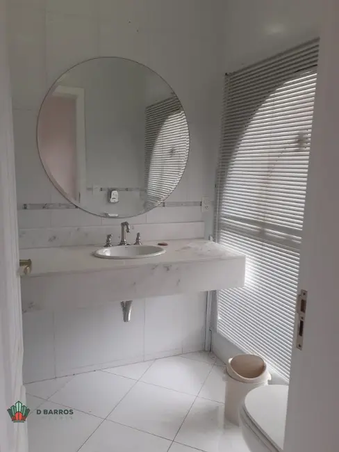 Foto 3 de Casa de Condomínio com 3 quartos à venda e para alugar, 229m2 em Tremembe - SP