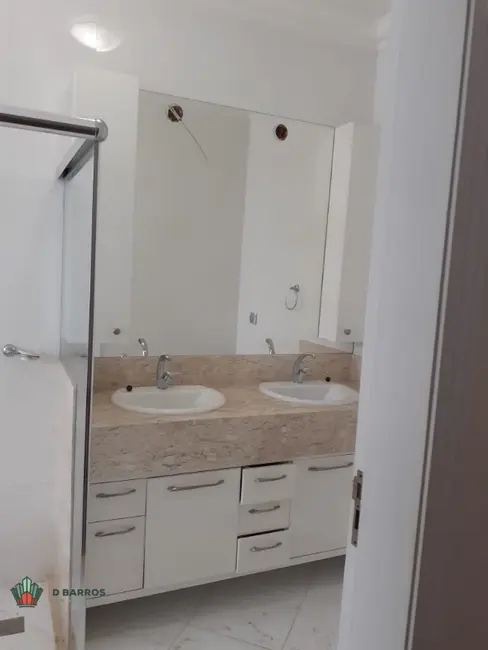 Foto 5 de Casa de Condomínio com 3 quartos à venda e para alugar, 229m2 em Tremembe - SP