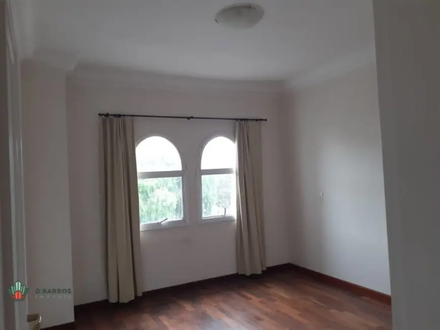 Foto 2 de Casa de Condomínio com 3 quartos à venda e para alugar, 229m2 em Tremembe - SP