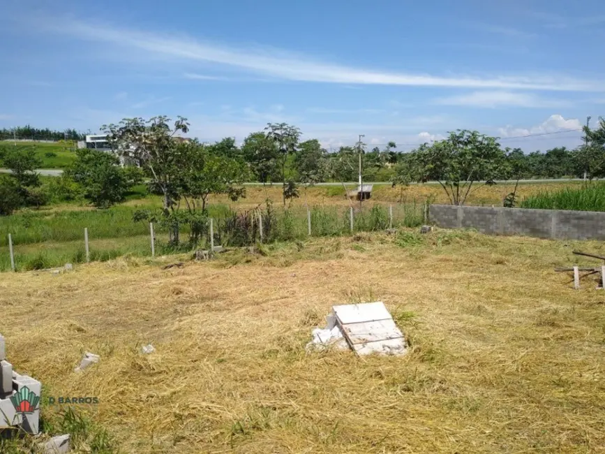 Foto 1 de Terreno / Lote à venda, 1003m2 em Tremembe - SP