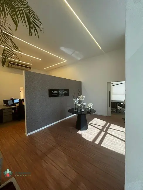 Foto 1 de Loja à venda e para alugar, 250m2 em Tremembe - SP