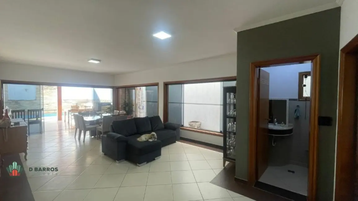 Casa de Condomínio com 3 quartos à venda e para alugar, 280m2 em Tremembe - SP - imagem 3 Foto 3 de Casa de Condomínio com 3 quartos à venda e para alugar, 280m2 em Tremembe - SP