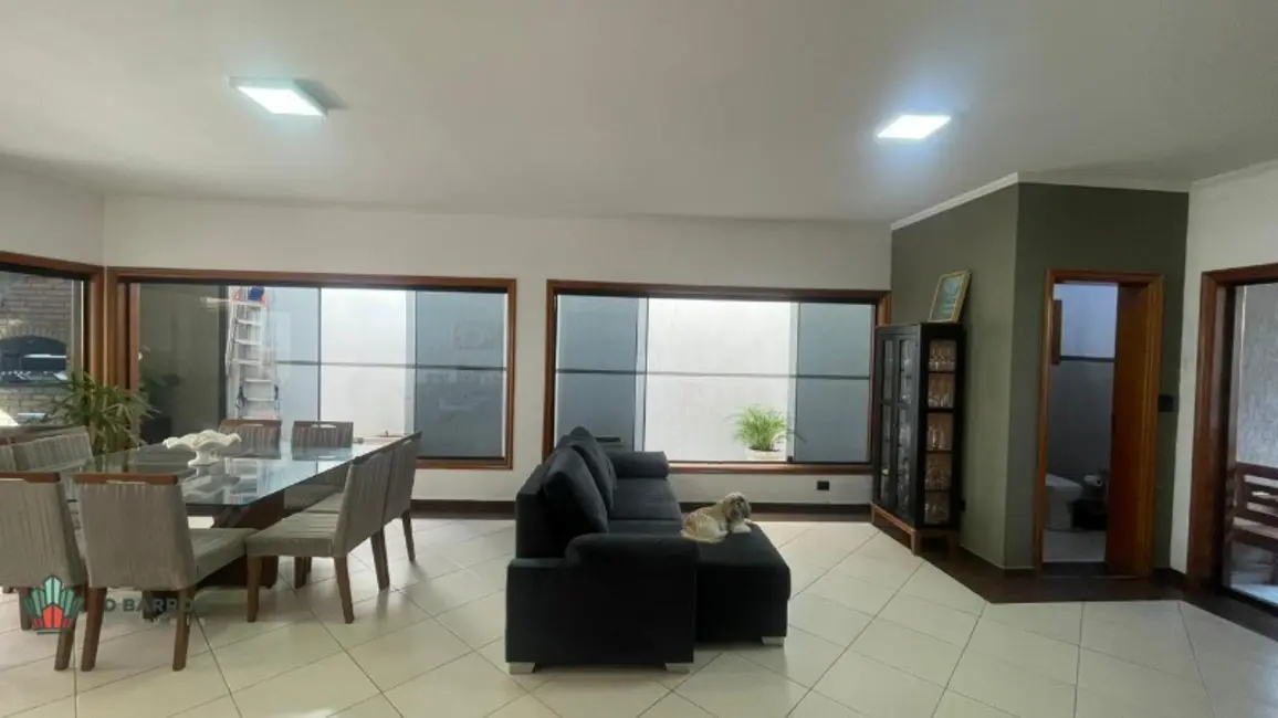 Casa de Condomínio com 3 quartos à venda e para alugar, 280m2 em Tremembe - SP - imagem 4 Foto 4 de Casa de Condomínio com 3 quartos à venda e para alugar, 280m2 em Tremembe - SP
