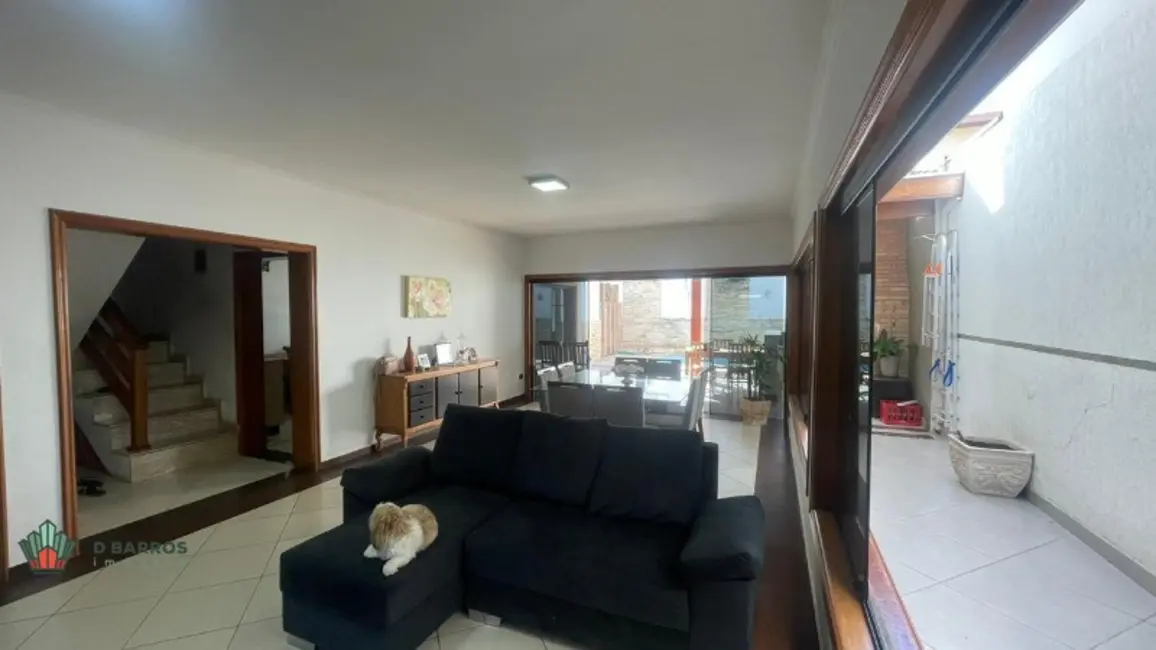 Foto 5 de Casa de Condomínio com 3 quartos à venda e para alugar, 280m2 em Tremembe - SP