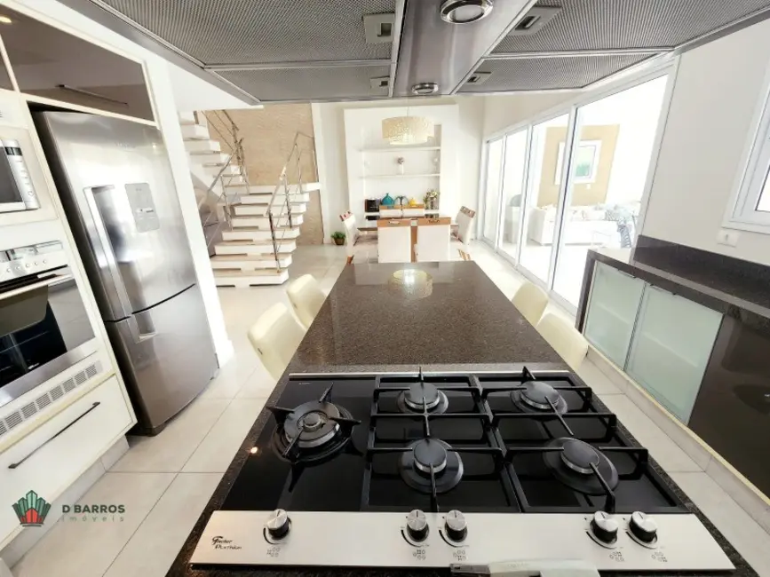 Foto 1 de Casa de Condomínio com 3 quartos à venda, 200m2 em Tremembe - SP