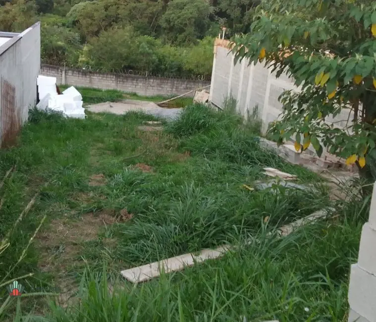 Foto 1 de Terreno / Lote à venda, 330m2 em Tremembe - SP