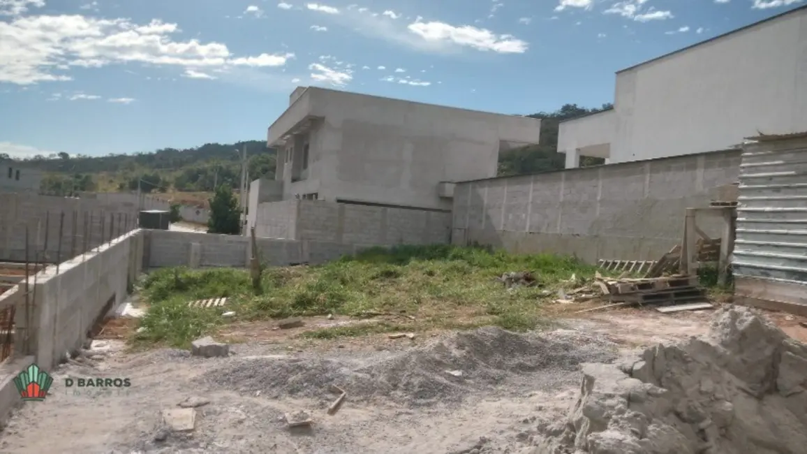 Foto 1 de Terreno / Lote à venda, 323m2 em Taubate - SP