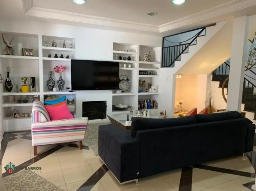 Foto 4 de Casa de Condomínio com 3 quartos à venda, 289m2 em Vila São Geraldo, Taubate - SP