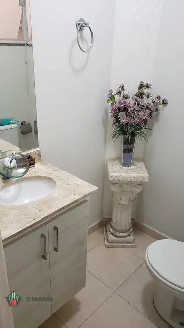 Foto 3 de Casa de Condomínio com 3 quartos à venda, 210m2 em Vila São Geraldo, Taubate - SP