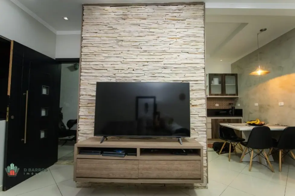 Casa com 3 quartos para alugar, 132m2 em Piracangaguá, Taubate - SP - imagem 3 Foto 3 de Casa com 3 quartos para alugar, 132m2 em Piracangaguá, Taubate - SP