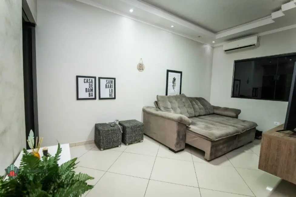 Casa com 3 quartos para alugar, 132m2 em Piracangaguá, Taubate - SP - imagem 6 Foto 6 de Casa com 3 quartos para alugar, 132m2 em Piracangaguá, Taubate - SP