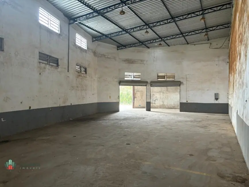 Foto 3 de Armazém / Galpão à venda, 300m2 em Tremembe - SP