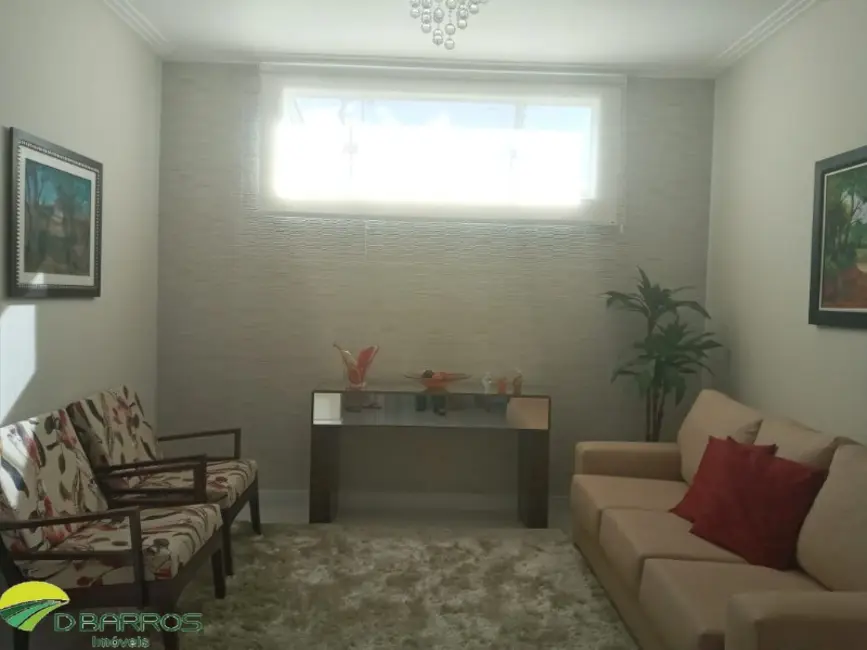 Foto 3 de Casa com 3 quartos à venda, 220m2 em Tremembe - SP