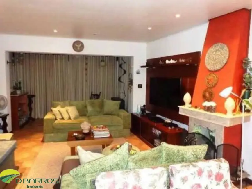 Foto 3 de Casa com 4 quartos à venda e para alugar, 380m2 em Independência, Taubate - SP