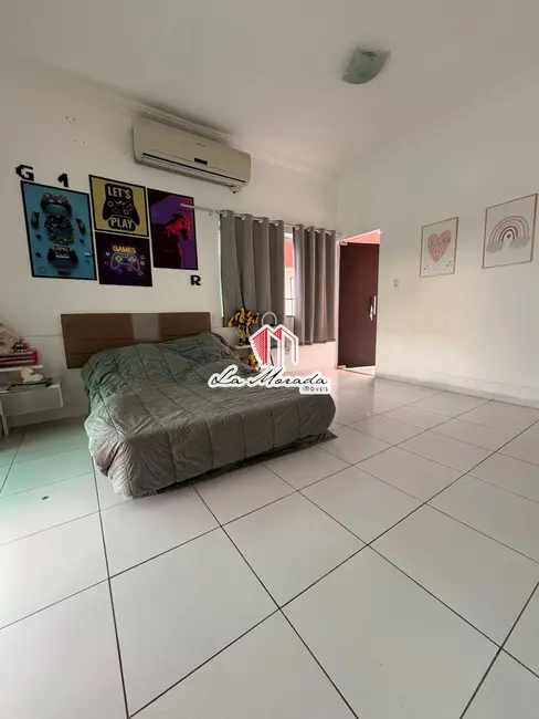 Foto 2 de Casa de Condomínio com 4 quartos à venda, 250m2 em Tarumã, Manaus - AM