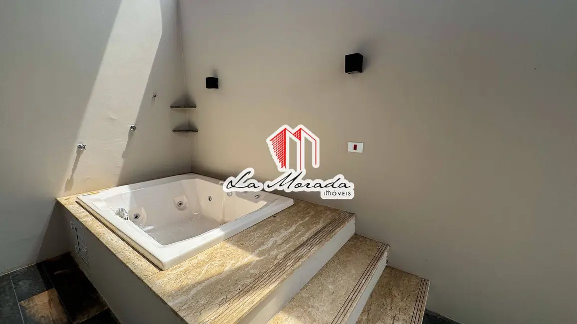 Casa com 4 quartos à venda, 440m2 em Tarumã, Manaus - AM - imagem 3 Foto 3 de Casa com 4 quartos à venda, 440m2 em Tarumã, Manaus - AM